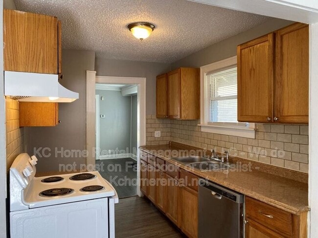Building Photo - 4144 College Ave