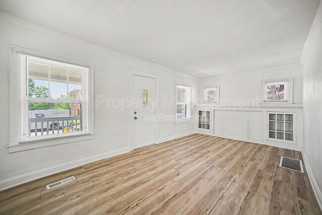 Building Photo - 6431 S Benton Ave