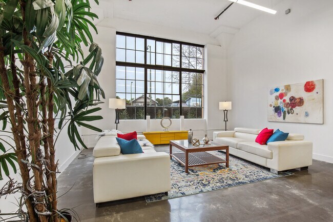 Building Photo - Two level loft with great light and ample ...