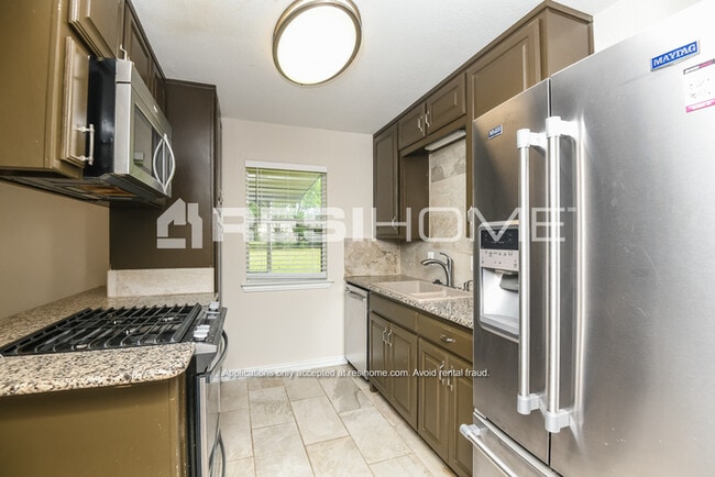 Building Photo - 521 Kemper Ave