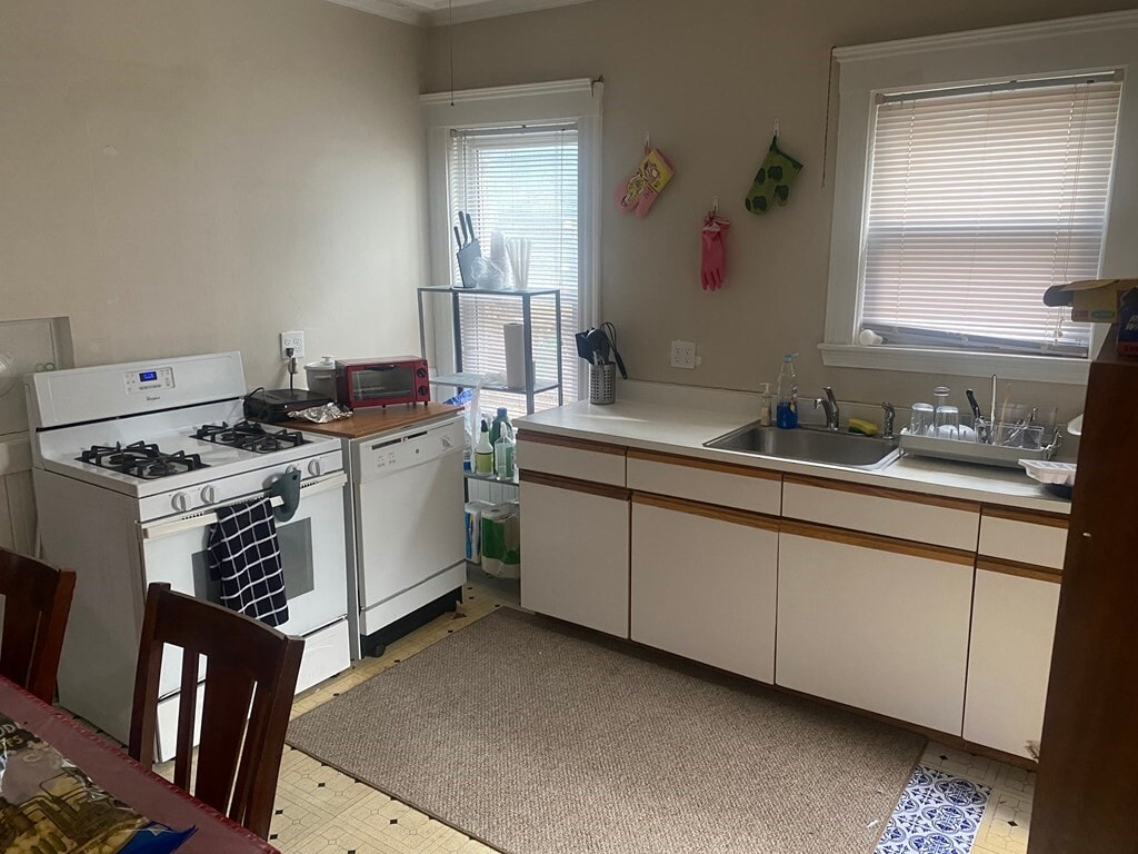 Building Photo - 29 Sunset Rd