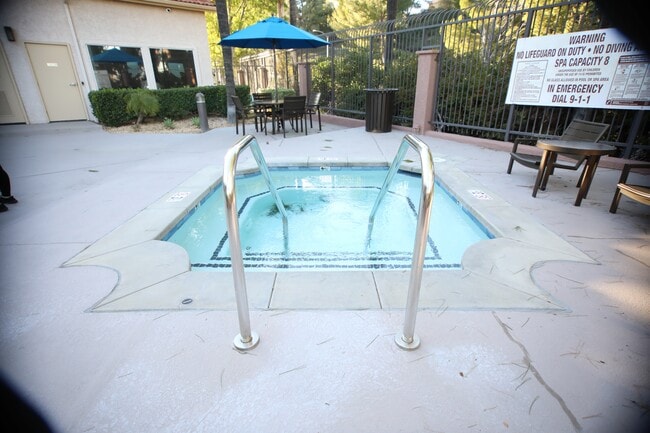 Building Photo - 2375 Del Mar Way