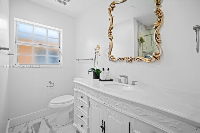 Building Photo - 300 Manor Pl