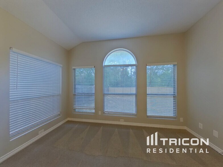 Building Photo - 300 Westbrook Dr