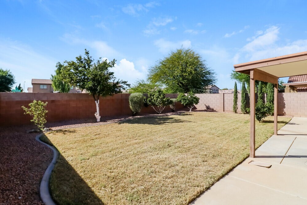 Building Photo - 3802 N 104th Ave