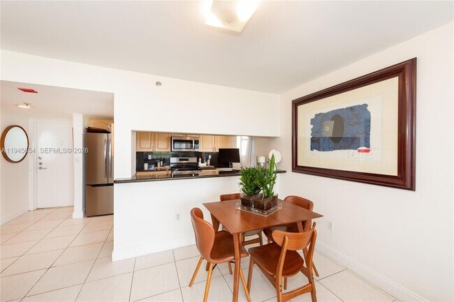 Building Photo - 2400 SW 3rd Ave