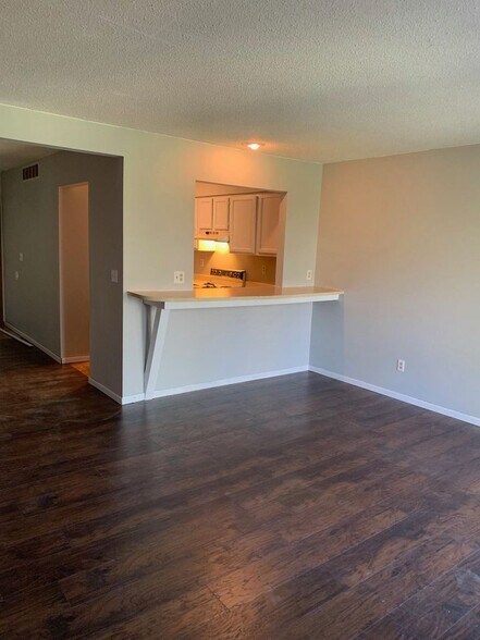 Building Photo - 315 Foxfire Dr