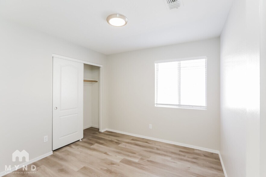 Building Photo - 1045 W Todd Dr