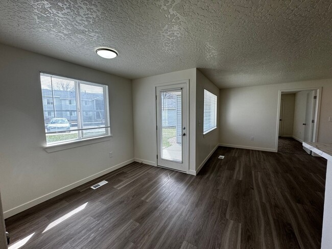 Building Photo - 3137 S Apple St