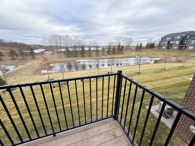 Building Photo - Lake Orion Townhome for Rent – 3 Bed, 2.1 Bath | 1,858 Sq Ft | $3,000/month