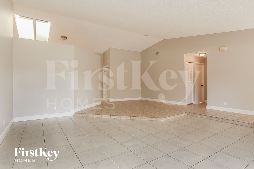 Building Photo - 1013 SW 49th Ave