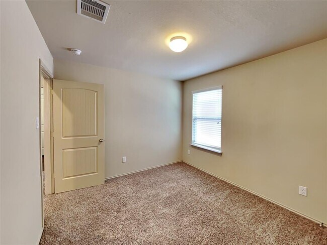 Building Photo - 33217 Wedgewood Dr