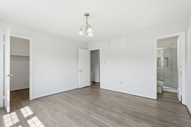 Building Photo - 9178 Laurelwood Ct