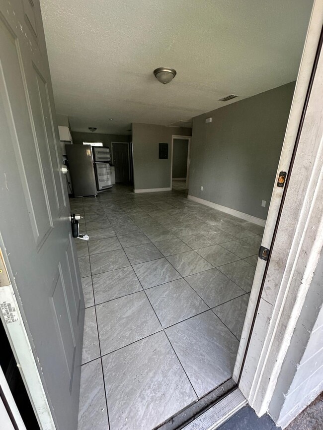 Building Photo - Martin Street Triplex