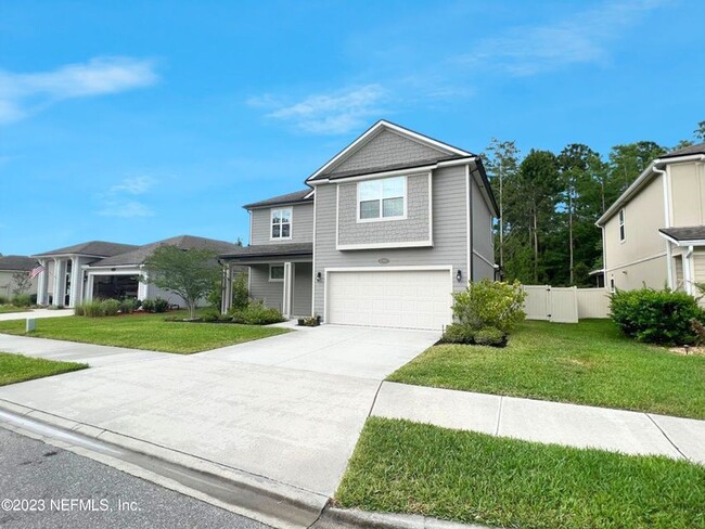 Building Photo - Large 4 bedroom home