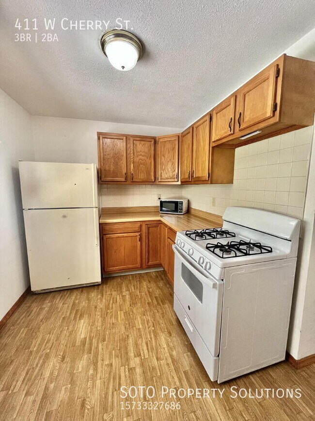 Building Photo - 411 W Cherry St