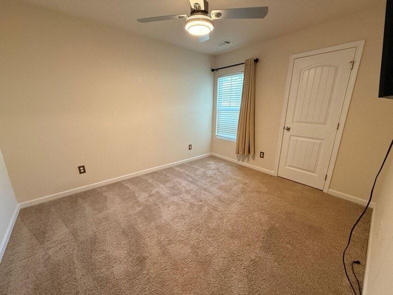 Building Photo - 532 Ruths Dr