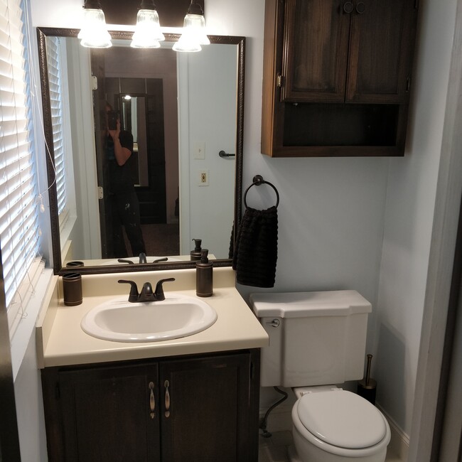 Half Bath - Attached to Master - 2319 Colony Dr SW