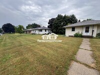 Building Photo - 1042 6th Ave S