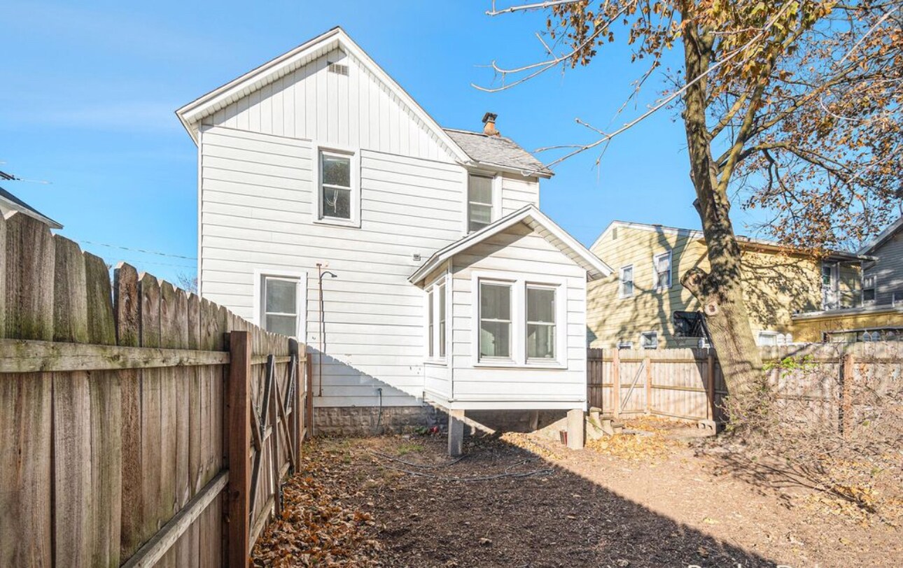 Building Photo - 778 Eleanor St NE