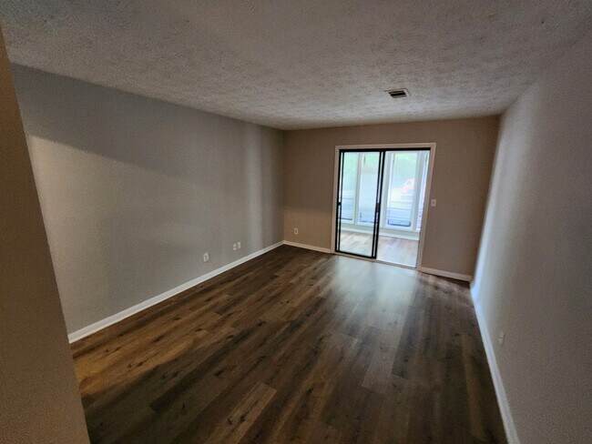 Building Photo - 9400 Roberts Dr
