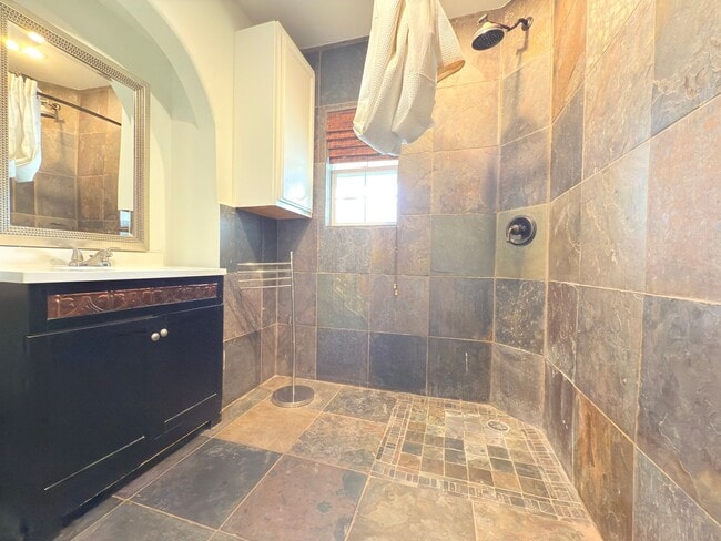 Building Photo - Luxury 3-Bedroom + Bonus Room Home in Gated Shadow Hills Community – Short & Long Term Available