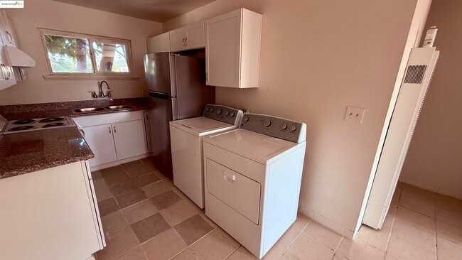 Building Photo - 10100 Walnut St