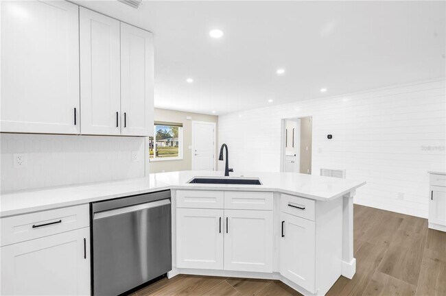 Building Photo - 4891 Venetian Blvd NE