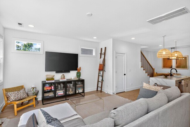 Building Photo - 926A Strouse Ave