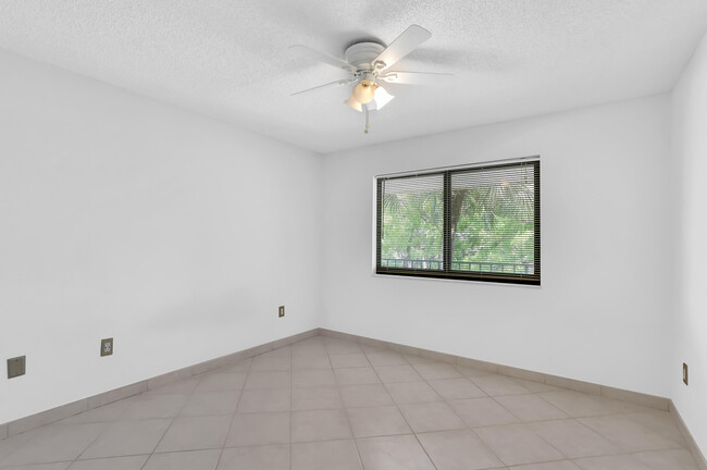 Building Photo - 4290 Deste Ct