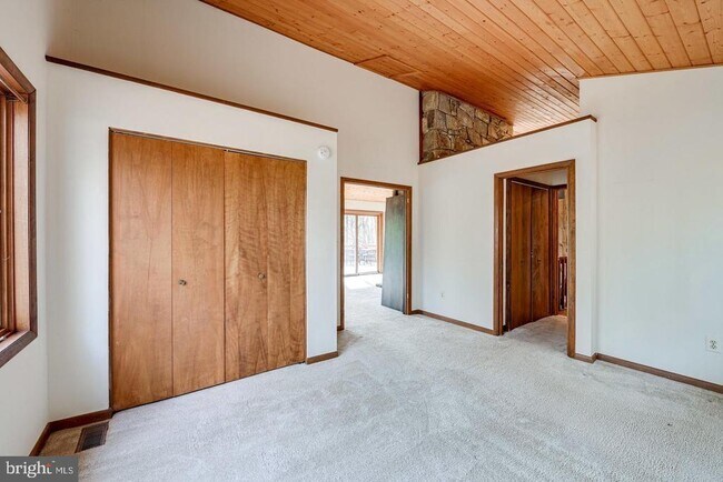 Building Photo - 1328 Potomac School Rd