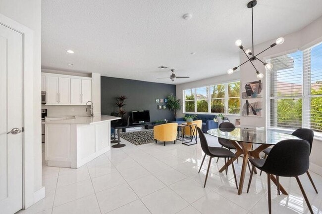 Building Photo - 10982 Ravel Ct