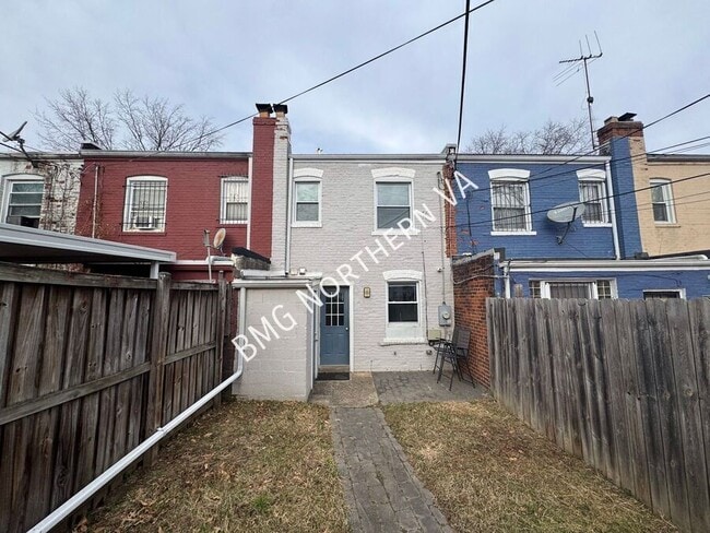 Building Photo - 3351 Clay Pl NE