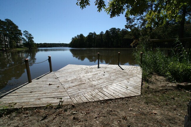 Building Photo - LAKE SHORES