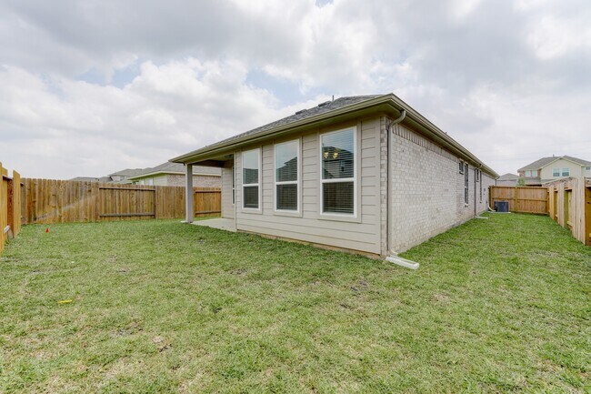 Building Photo - 1229 Red Hills Dr