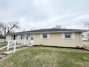 Building Photo - 5 Bedroom with a Bonus family/Tv Room