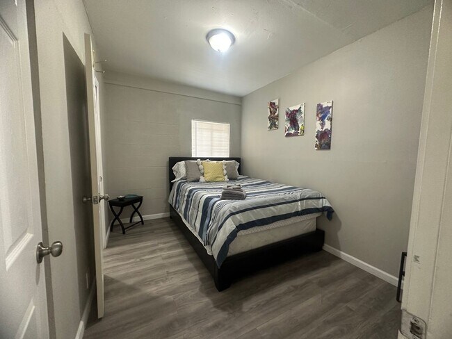 Building Photo - 3 Bedroom Townhouse