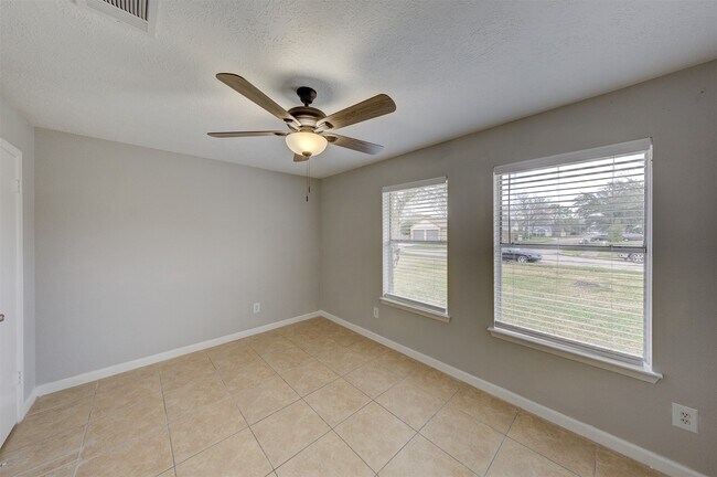 Building Photo - 16926 Manowar Ln