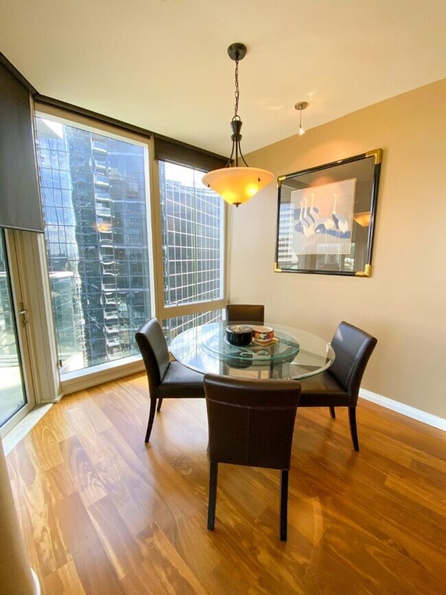 Building Photo - 1Bd/1.5BA Bellevue Condo