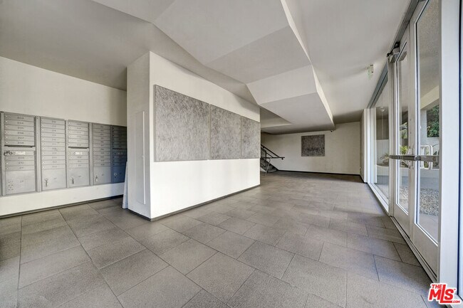 Building Photo - 9005 Cynthia St