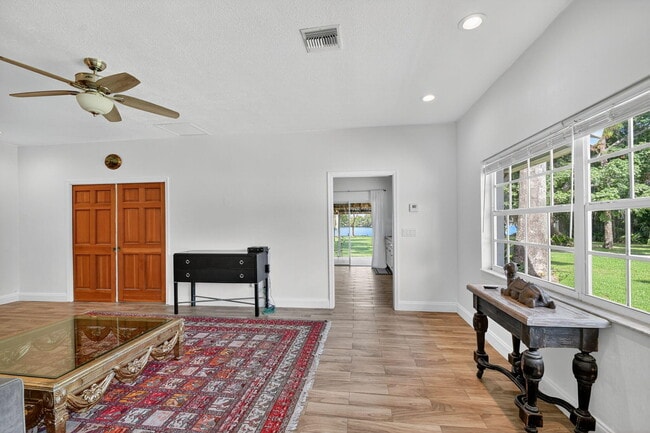 Building Photo - 6225 Pine Dr