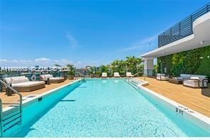 Building Photo - 9901 W Bay Harbor Dr