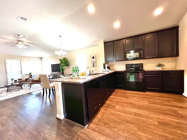 Building Photo - 11235 Silver Rose