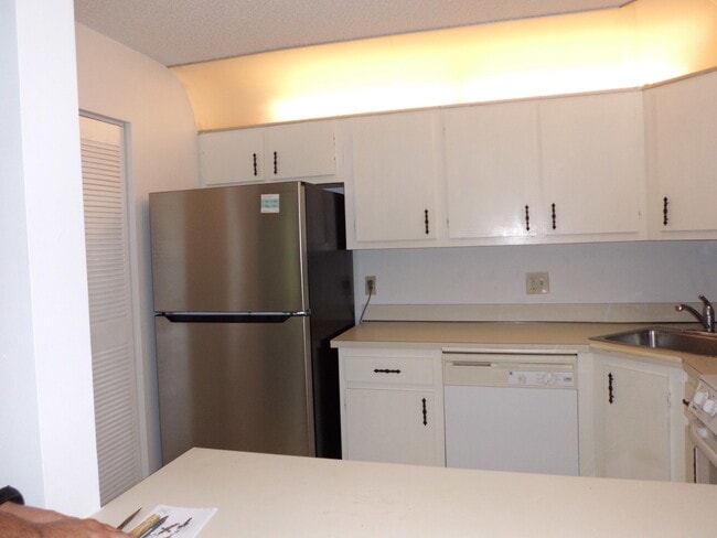 Building Photo - 121 Lake Pine Cir