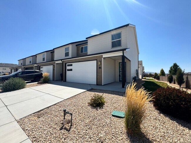 Building Photo - 2087 325 W