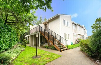 Building Photo - REMODELED, TOP FLOOR KIRKLAND 2 BED CONDO ...