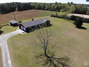 Building Photo - 137 Horses Neck Rd