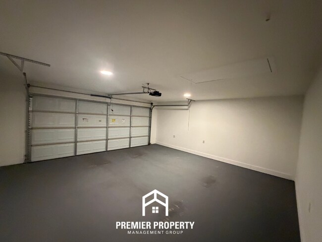 Building Photo - Move-In Ready 3BR Home in Tuscaloosa - Granite Counters & Enclosed Backyard