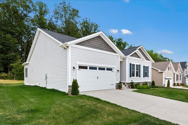 Building Photo - 8627 Fleetwood Dr