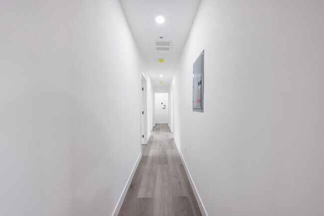 Building Photo - 1617 W 55th St